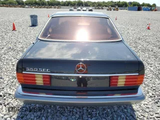 1988 Mercedes-Benz 560 z VIN WDBCA45D3JA417782, wystawiony jako Copart lot #57804865 z przebiegiem 148 888 mil mil oraz Tytuł czysty. Historia ofert i sprzedaży dostępna na DreamBid. Obrazek 6.
