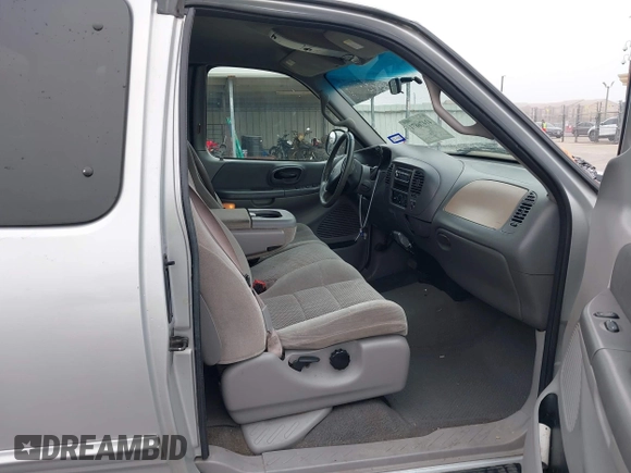 2001 Ford F-150 XL с VIN 1FTRX17L21NA88319, выставлен на аукционе IAAI как лот 41476671 с пробегом Не указан миль и . История ставок и продаж доступна на DreamBid. Изображение 5.