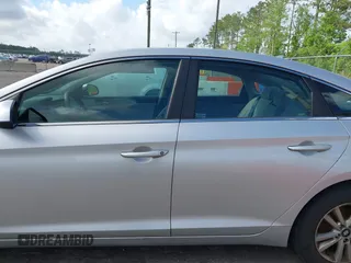 2016 Hyundai Sonata SE z VIN 5NPE24AF0GH335038, wystawiony jako IAAI lot #41958970 z przebiegiem 142 468 mil mil oraz . Historia ofert i sprzedaży dostępna na DreamBid. Obrazek 14.