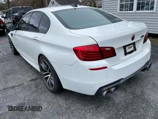 2014 BMW M5 z VIN WBSFV9C50ED097667, wystawiony jako Copart lot #55102255 z przebiegiem 145 086 mil mil oraz Tytuł czysty. Historia ofert i sprzedaży dostępna na DreamBid. Obrazek 3.