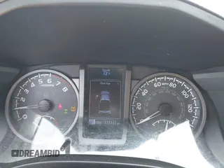 2017 Toyota Tacoma SR5 z VIN 3TMCZ5AN5HM066093, wystawiony jako IAAI lot #42370102 z przebiegiem 115 327 mil mil oraz . Historia ofert i sprzedaży dostępna na DreamBid. Obrazek 7.