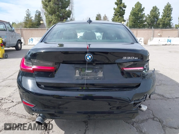 2022 BMW 3 Series 330e with VIN 3MW5P7J06N8C50460, listed as a IAAI auction lot 41688267 with 27,707 mi miles. Bid and sale history available at carsss.com. Image 16.