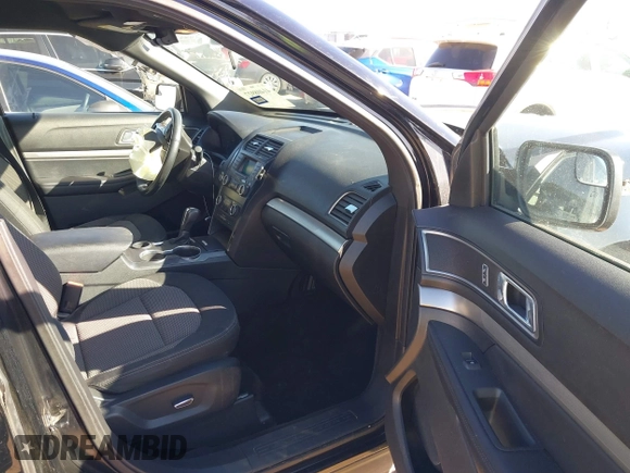 2018 Ford Explorer XLT z VIN 1FM5K7D85JGA67237, wystawiony jako IAAI lot #41408927 z przebiegiem 104 071 mil mil oraz . Historia ofert i sprzedaży dostępna na DreamBid. Obrazek 5.