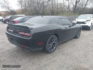 2022 Dodge Challenger R/T with VIN 2C3CDZBT8NH254575, listed as a IAAI auction lot 41912825 with 31,518 mi miles. Bid and sale history available at carsss.com. Image 4.