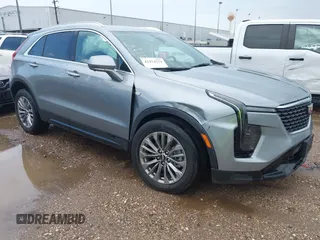 2025 Cadillac XT4 FWD Premium Luxury z VIN 1GYFZCR44SF122443, wystawiony jako IAAI lot #42414279 z przebiegiem 11 023 mil mil oraz . Historia ofert i sprzedaży dostępna na DreamBid. Obrazek 1.