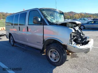 2006 Chevrolet Express Passenger with VIN 1GAHG35U661107013, listed as a IAAI auction lot 40902703 with 1 mi miles. Bid and sale history available at carsss.com. Image 1.