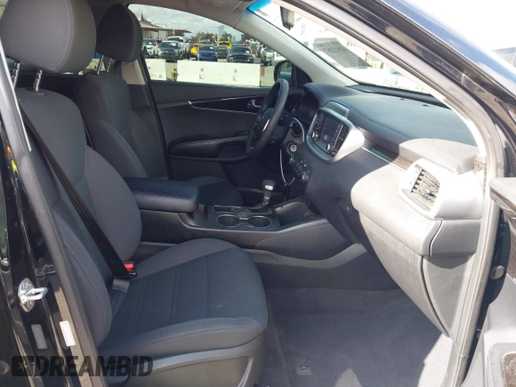 2019 Kia Sorento LX with VIN 5XYPG4A36KG568969, listed as a IAAI auction lot 41922267 with 80,176 mi miles. Bid and sale history available at carsss.com. Image 5.