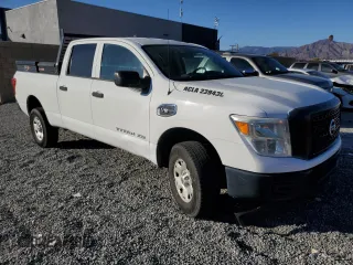 2017 Nissan Titan with VIN 1N6AA1F10HN501280, listed as a Copart auction lot 81840124 with 217,906 mi miles and Clean title. Bid and sale history available at DreamBid. Image 4.