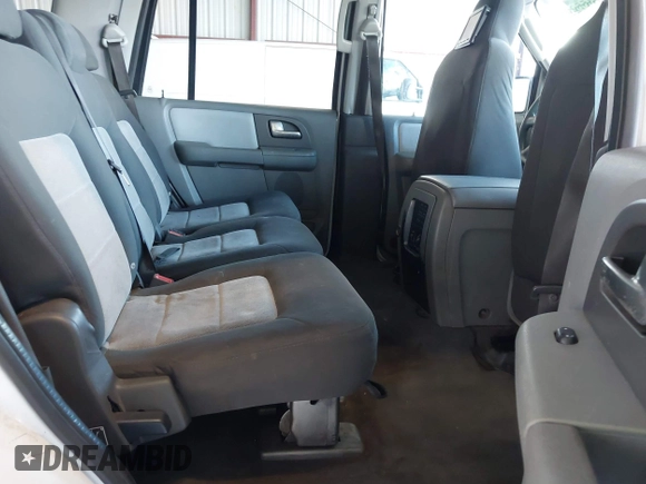 2004 Ford Expedition Special Service with VIN 1FMRU15W04LA07318, listed as a IAAI auction lot 41735520 with 231,051 mi miles. Bid and sale history available at carsss.com. Image 8.