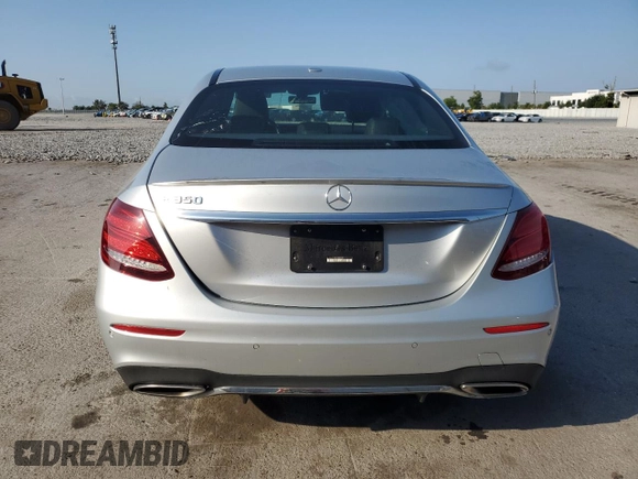2020 Mercedes-Benz E 350 z VIN W1KZF8DB2LA828359, wystawiony jako Copart lot #55533875 z przebiegiem 120 930 mil mil oraz Szkoda całkowita • Salvage title. Historia ofert i sprzedaży dostępna na DreamBid. Obrazek 6.