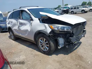 2017 Kia Sorento LX z VIN 5XYPG4A33HG212651, wystawiony jako IAAI lot #42492309 z przebiegiem 137 149 mil mil oraz . Historia ofert i sprzedaży dostępna na DreamBid. Obrazek 1.
