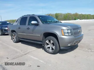 2008 Chevrolet Avalanche 2LT with VIN 3GNFK12398G165447, listed as a IAAI auction lot 42092155 with 203,166 mi miles and . Bid and sale history available at DreamBid. Image 1.
