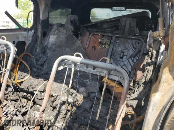 2007 Hummer H3 SUV с VIN 5GTDN13E978157630, выставлен на аукционе Copart как лот 57124035 с пробегом Не указан миль и На запчасти • Non repairable. История ставок и продаж доступна на DreamBid. Изображение 10.