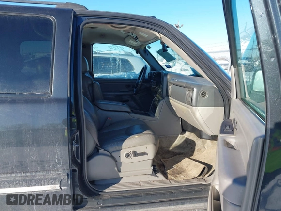 2004 Chevrolet Suburban LS with VIN 3GNEC16Z94G319009, listed as a IAAI auction lot 41531390 with 259,957 mi miles. Bid and sale history available at carsss.com. Image 5.