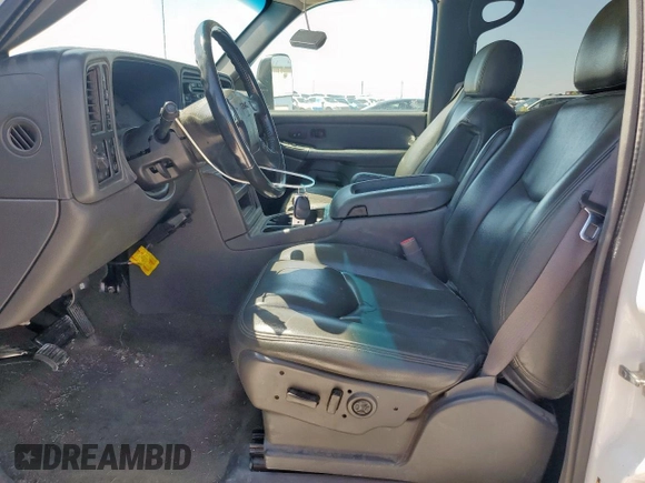 2005 GMC Sierra 2500HD SLE z VIN 1GTHK23245F813805, wystawiony jako Copart lot #51147775 z przebiegiem 213 786 mil mil oraz Czysty tytuł • Clean title. Historia ofert i sprzedaży dostępna na DreamBid. Obrazek 7.