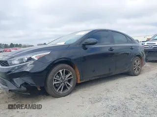 2023 Kia Forte LXS z VIN 3KPF24AD4PE627976, wystawiony jako IAAI lot #41540833 z przebiegiem 18 748 mil mil oraz . Historia ofert i sprzedaży dostępna na DreamBid. Obrazek 6.