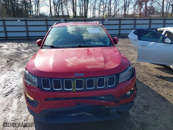 2018 Jeep Compass Latitude with VIN 3C4NJDBB3JT249146, listed as a IAAI auction lot 41208876 with NaN miles. Bid and sale history available at carsss.com. Image 12.