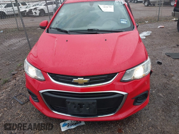 2019 Chevrolet Sonic LT z VIN 1G1JD5SB9K4135048, wystawiony jako IAAI lot #41615175 z przebiegiem 45 826 mil mil oraz . Historia ofert i sprzedaży dostępna na DreamBid. Obrazek 13.