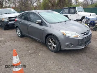 2013 Ford Focus SE with VIN 1FADP3K2XDL121660, listed as a IAAI auction lot 41984336 with 166,295 mi miles. Bid and sale history available at carsss.com. Image 1.