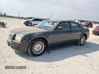 2007 Chrysler 300 z VIN 2C3KA43R37H849119, wystawiony jako Copart lot #57947435 z przebiegiem 164 045 mil mil oraz Czysty tytuł • Clean title. Historia ofert i sprzedaży dostępna na DreamBid. Obrazek 1.
