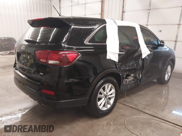 2020 Kia Sorento LX with VIN 5XYPG4A31LG688390, listed as a IAAI auction lot 41584820 with 116,916 mi miles. Bid and sale history available at carsss.com. Image 4.