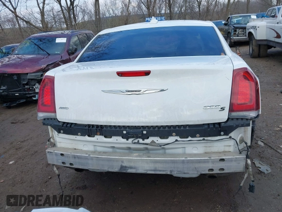 2015 Chrysler 300 with VIN 2C3CCAGG5FH808771, listed as a IAAI auction lot 41156907 with 133,000 mi miles. Bid and sale history available at carsss.com. Image 17.