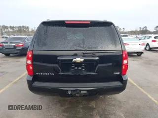 2008 Chevrolet Suburban LTZ z VIN 1GNFC16048J195872, wystawiony jako IAAI lot #41389825 z przebiegiem 207 421 mil mil oraz . Historia ofert i sprzedaży dostępna na DreamBid. Obrazek 17.