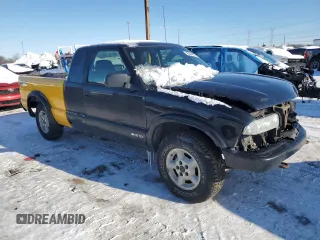 2002 Chevrolet S-10 LS with VIN 1GCDT19WX28158890, listed as a Copart auction lot 45664955 with 133,634 mi miles and Clean Title. Bid and sale history available at carsss.com. Image 4.