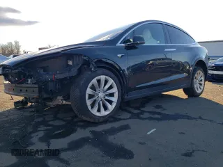 2019 Tesla Model X 75D with VIN 5YJXCDE25KF147250, listed as a Copart auction lot 85429624 with 105,690 mi miles and Salvage Title. Bid and sale history available at carsss.com. Image 1.