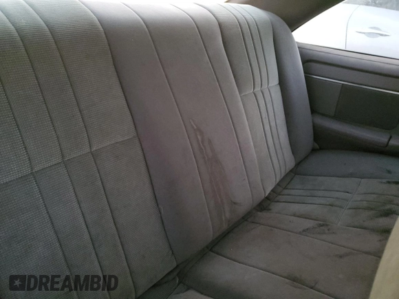 1989 Ford Thunderbird z VIN 1FAPP6047KH147586, wystawiony jako Copart lot #81057294 z przebiegiem 249 369 mil mil oraz Szkoda całkowita • Salvage title. Historia ofert i sprzedaży dostępna na DreamBid. Obrazek 10.