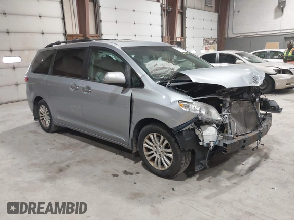 2016 Toyota Sienna XLE with VIN 5TDYK3DC7GS748075, listed as a IAAI auction lot 41795318 with 153,913 mi miles. Bid and sale history available at carsss.com. Image 1.