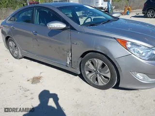 2013 Hyundai Sonata Hybrid Limited with VIN KMHEC4A48DA092427, listed as a IAAI auction lot 41672521 with 127,473 mi miles. Bid and sale history available at carsss.com. Image 6.