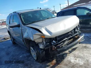 2008 Chevrolet Tahoe 1LT z VIN 1GNFC13J68J115016, wystawiony jako IAAI lot #41584786 z przebiegiem 166 233 mil mil oraz . Historia ofert i sprzedaży dostępna na DreamBid. Obrazek 1.