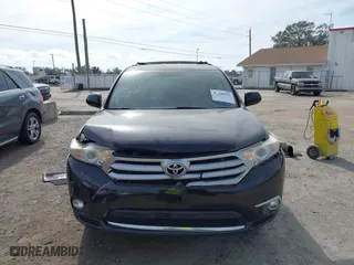 2013 Toyota Highlander with VIN 5TDZK3EH3DS138488, listed as a IAAI auction lot 41456921 with 131,918 mi miles. Bid and sale history available at carsss.com. Image 12.