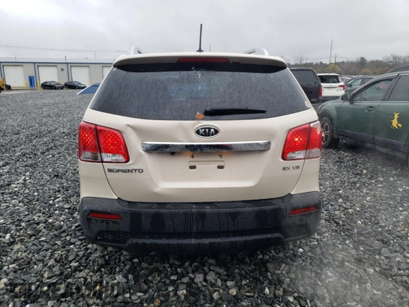 2011 Kia Sorento EX with VIN 5XYKUDA25BG040110, listed as a Copart auction lot 52195765 with 94,634 mi miles and Clean Title. Bid and sale history available at carsss.com. Image 6.