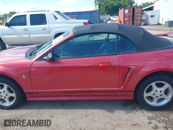 2001 Ford Mustang Deluxe with VIN 1FAFP44441F135562, listed as a IAAI auction lot 42343630 with 156,394 mi miles and . Bid and sale history available at DreamBid. Image 15.