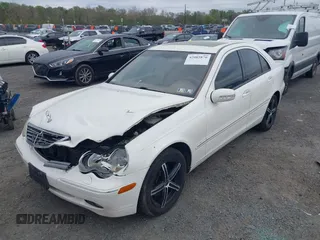 2003 Mercedes-Benz C 240 z VIN WDBRF81J63F366329, wystawiony jako IAAI lot #42085870 z przebiegiem 106 797 mil mil oraz . Historia ofert i sprzedaży dostępna na DreamBid. Obrazek 2.