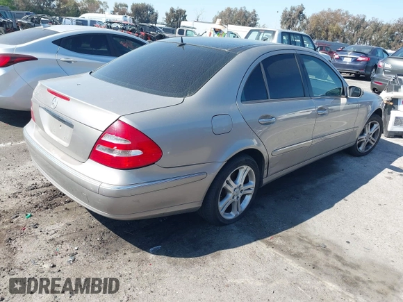 2006 Mercedes-Benz E-Class 3.5L with VIN WDBUF56J96A838185, listed as a IAAI auction lot 41981543 with 213,431 mi miles. Bid and sale history available at carsss.com. Image 4.