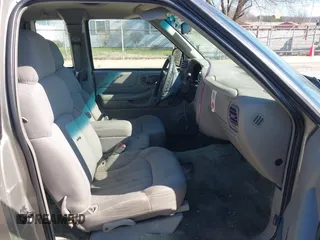 2003 Chevrolet S-10 with VIN 1GCCS19H438100436, listed as a IAAI auction lot 41891848 with 117,907 mi miles and . Bid and sale history available at DreamBid. Image 5.