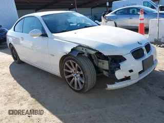 2009 BMW 3 Series 328i with VIN WBAWB33539P136914, listed as a IAAI auction lot 41424408 with 176,748 mi miles. Bid and sale history available at carsss.com. Image 1.