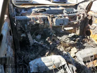 2020 Nissan Versa SR z VIN 3N1CN8FV6LL917034, wystawiony jako Copart lot #55652245 z przebiegiem Nie podano mil oraz Nie do naprawy • Non repairable. Historia ofert i sprzedaży dostępna na DreamBid. Obrazek 8.