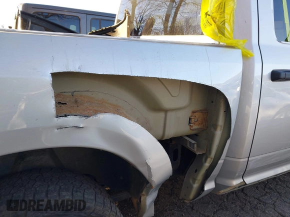 2018 Ram 1500 Tradesman z VIN 1C6RR7FT5JS186896, wystawiony jako IAAI lot #41645578 z przebiegiem 77 869 mil mil oraz . Historia ofert i sprzedaży dostępna na DreamBid. Obrazek 19.