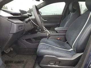2023 Fisker Ocean One z VIN VCF1ZBU2XPG003443, wystawiony jako Copart lot #50072055 z przebiegiem 7805 mil mil oraz Szkody całkowita. Historia ofert i sprzedaży dostępna na DreamBid. Obrazek 7.