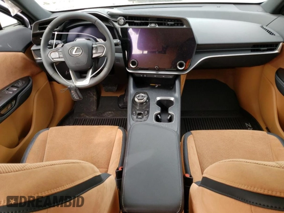 2023 Lexus RZ 450e Premium z VIN JTJAAAAB7PA005835, wystawiony jako Copart lot #42201414 z przebiegiem 2 144 mil mil oraz . Historia ofert i sprzedaży dostępna na DreamBid. Obrazek 8.