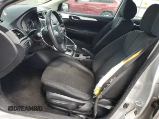 2018 Nissan Sentra S z VIN 3N1AB7AP6JY340671, wystawiony jako Copart lot #56253365 z przebiegiem 101 968 mil mil oraz Szkoda całkowita • Salvage title. Historia ofert i sprzedaży dostępna na DreamBid. Obrazek 7.