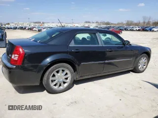 2008 Chrysler 300 z VIN 2C3LA33G68H263769, wystawiony jako Copart lot #53040145 z przebiegiem 125 461 mil mil oraz Szkoda całkowita • Salvage title. Historia ofert i sprzedaży dostępna na DreamBid. Obrazek 3.
