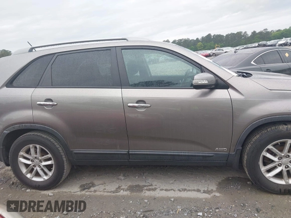 2015 Kia Sorento LX with VIN 5XYKTCA61FG573531, listed as a IAAI auction lot 42086854 with 226,393 mi miles. Bid and sale history available at carsss.com. Image 13.