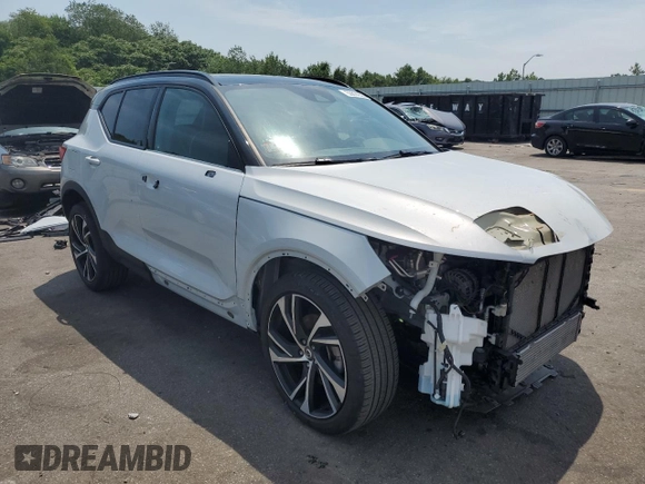 2021 Volvo XC40 R-Design with VIN YV4162UM7M2447377, listed as a Copart auction lot 59814333 with 47,225 mi miles and . Bid and sale history available at DreamBid. Image 4.