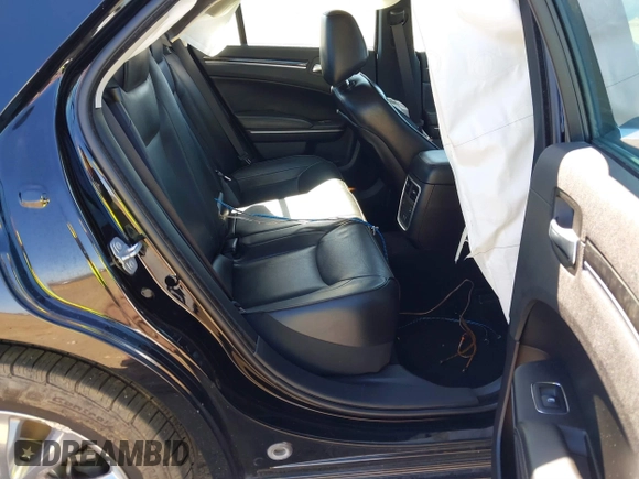 2019 Chrysler 300 Limited with VIN 2C3CCAKG8KH610865, listed as a IAAI auction lot 41668294 with 121,656 mi miles. Bid and sale history available at carsss.com. Image 8.