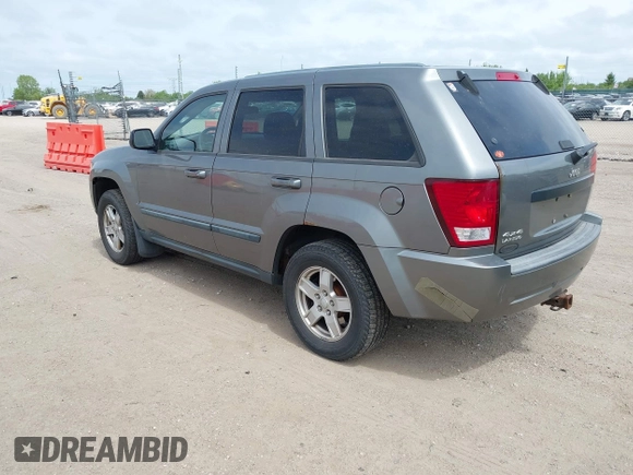 2007 Jeep Grand Cherokee Laredo z VIN 1J8GR48K77C660281, wystawiony jako IAAI lot #42293216 z przebiegiem 242 714 mil mil oraz . Historia ofert i sprzedaży dostępna na DreamBid. Obrazek 3.